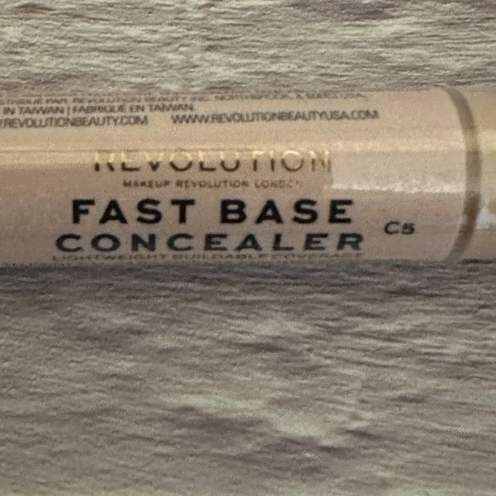 Revolution Fast Base Concealer shade C5‎